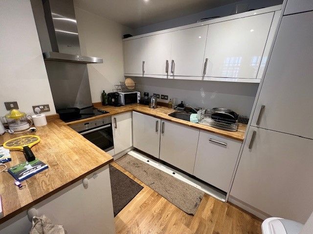 Property photo 3 of 8 Kitchen