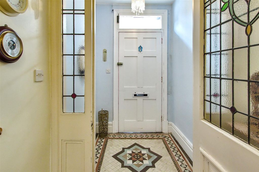Property photo 2 of 46 Entrance Hall