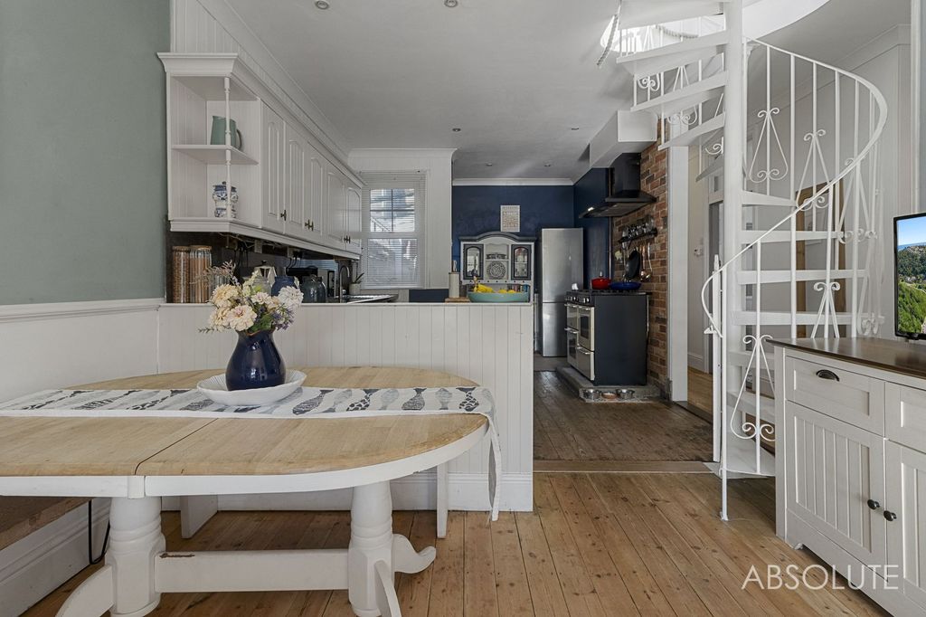 Property photo 3 of 24