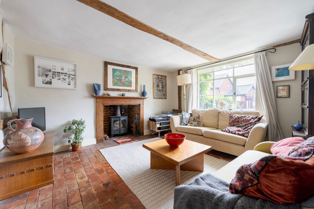 Property photo 2 of 32