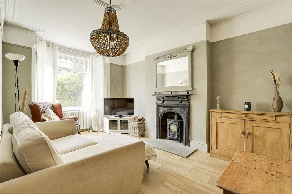 Property photo 2 of 20