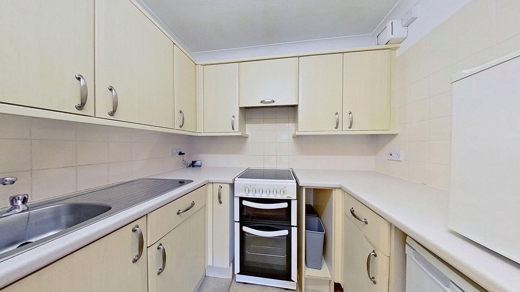 Property photo 3 of 8