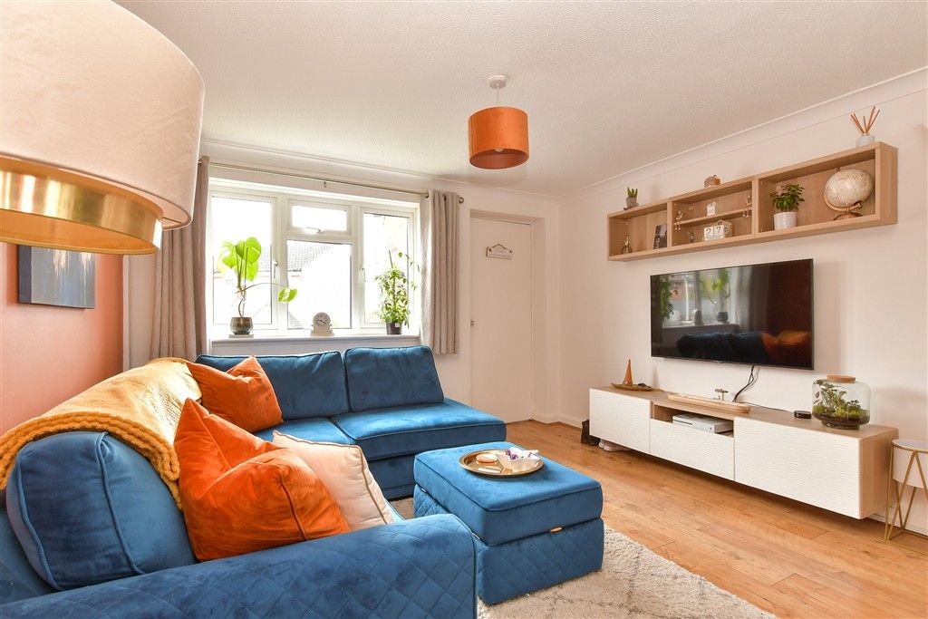 Property photo 3 of 10 Lounge