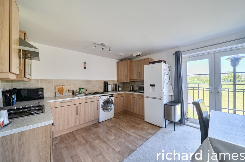 Property photo 2 of 12 98B29Ab0045F4533924354824Cb198E8