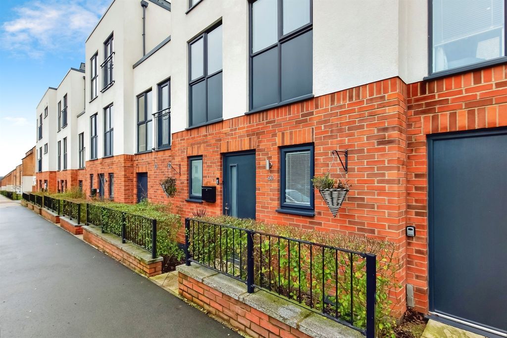 Property photo 2 of 19