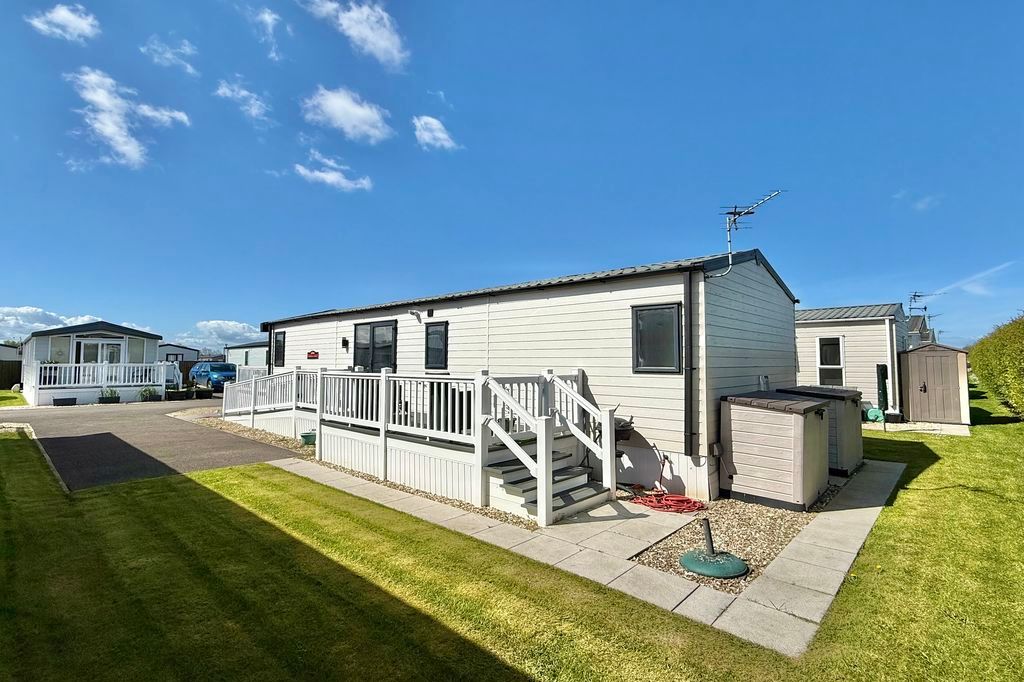 Property photo 2 of 21 Side Aspect