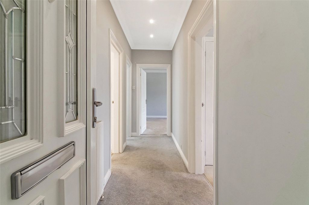 Property photo 2 of 14 Hall