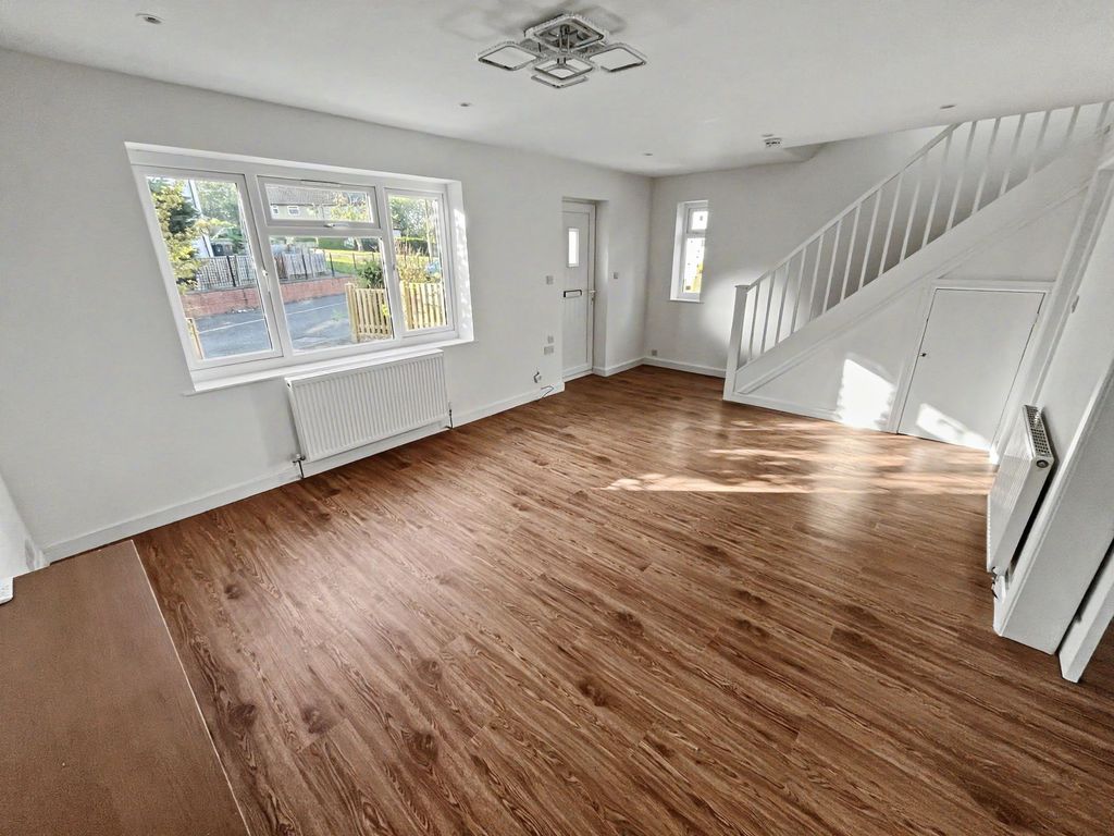 Property photo 3 of 34