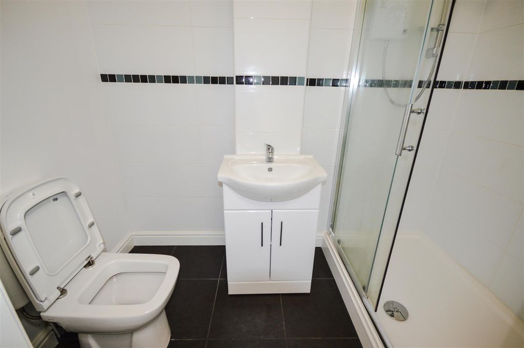 Property photo 3 of 4 Bathroom