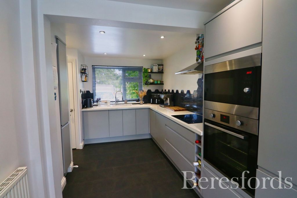 Property photo 2 of 16 Picture No. 26