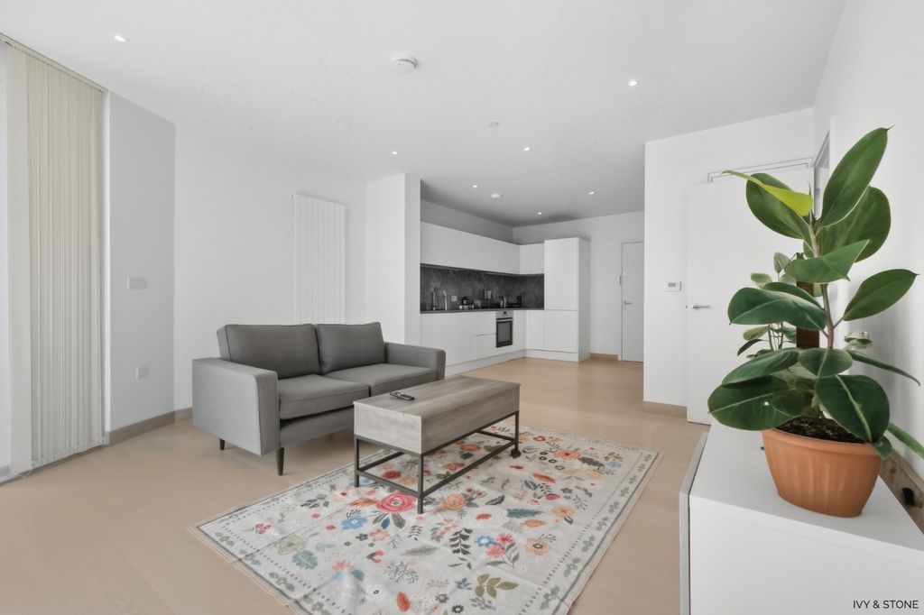 Property photo 3 of 16 4571012