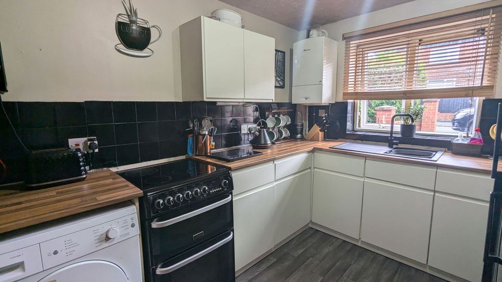 Property photo 2 of 14