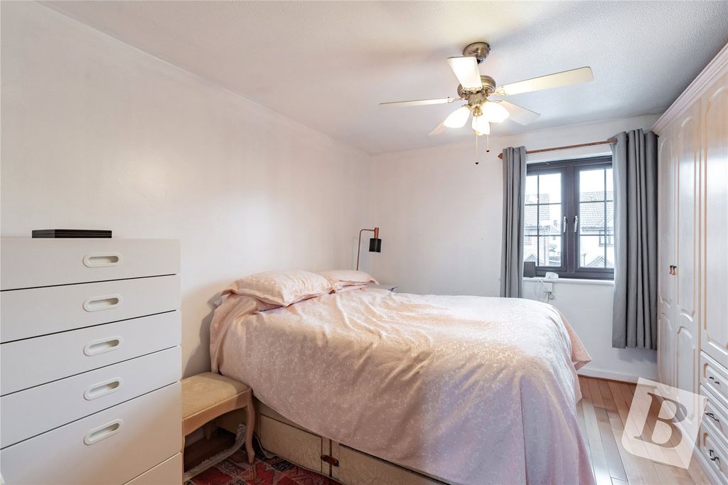 Property photo 3 of 16 Bedroom