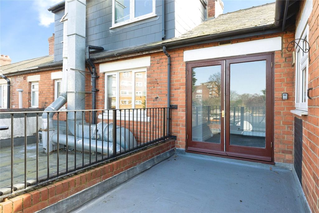 Property photo 3 of 16 Picture No. 15