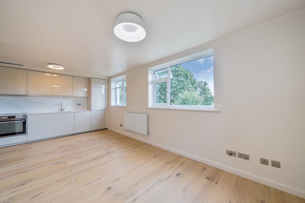 Property photo 3 of 18 1333129-15-688A6A...