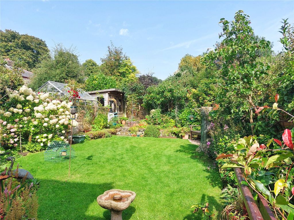 Property photo 2 of 26 Mature Gardens