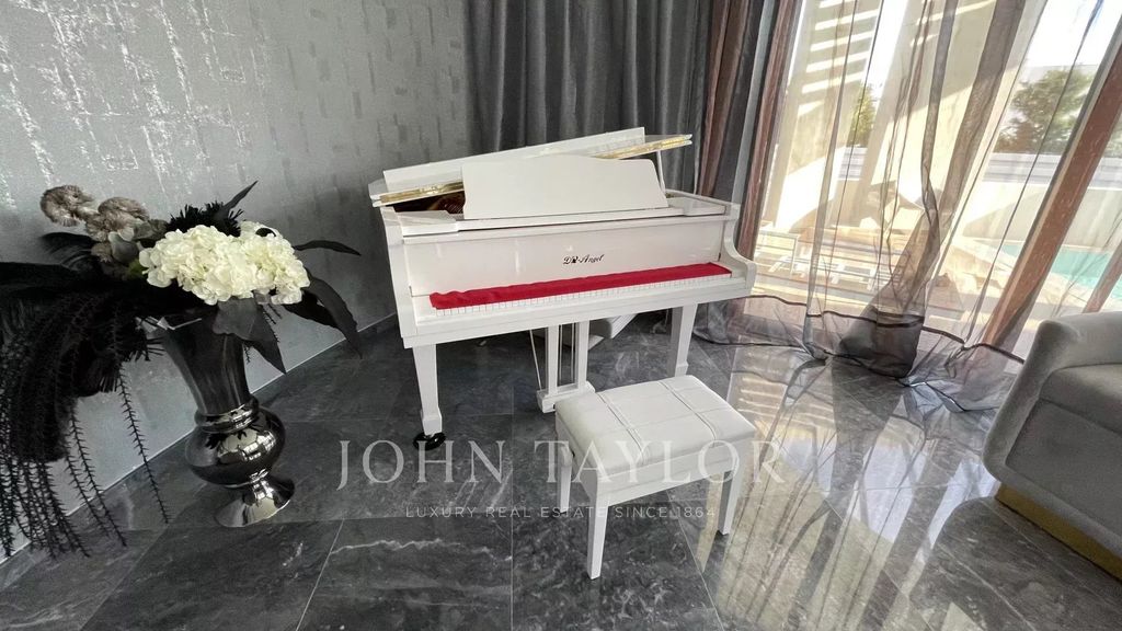 Property photo 3 of 27