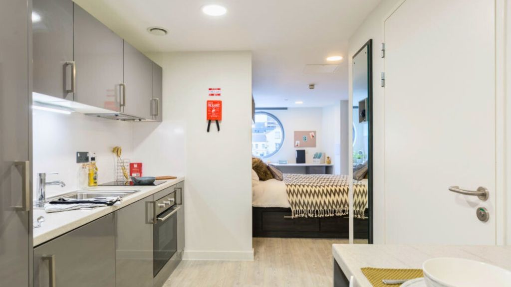 Property photo 2 of 11 Kitchen