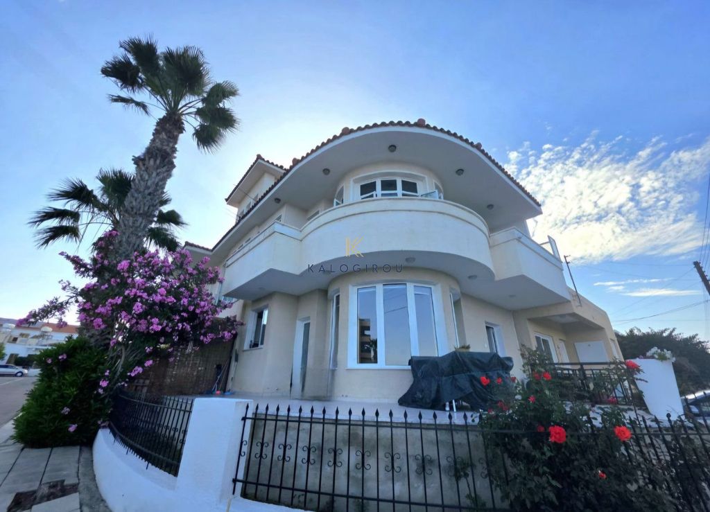 Property photo 1 of 12