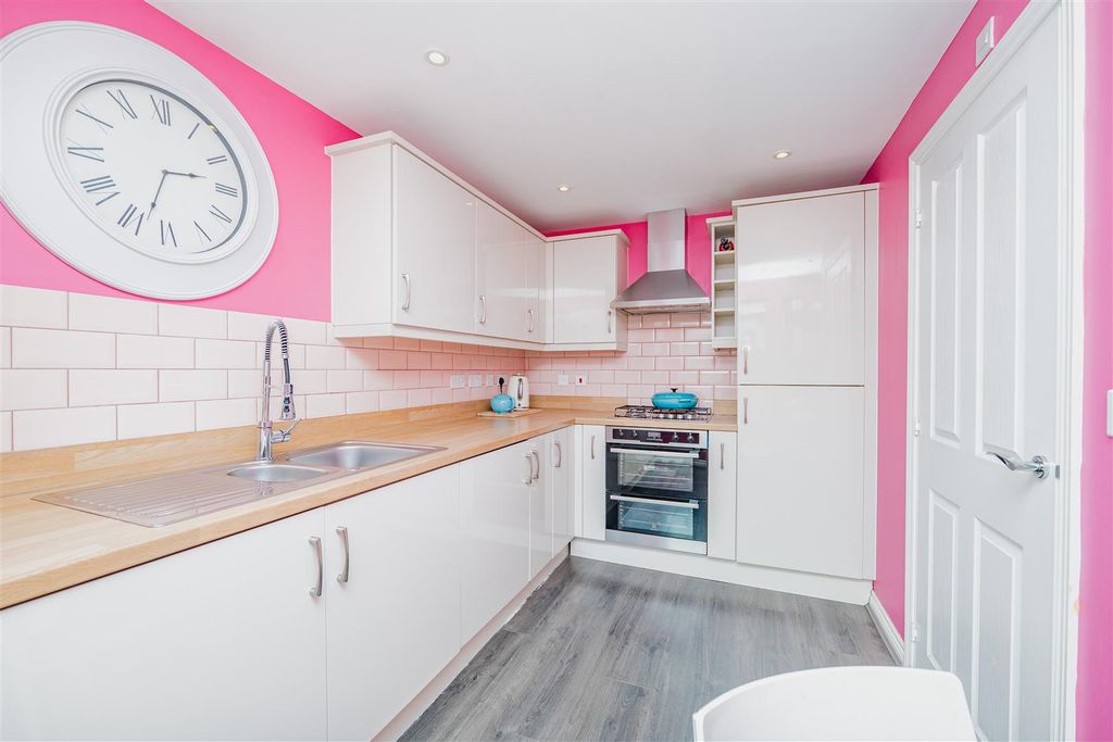 Property photo 2 of 31 P1413431.Jpg