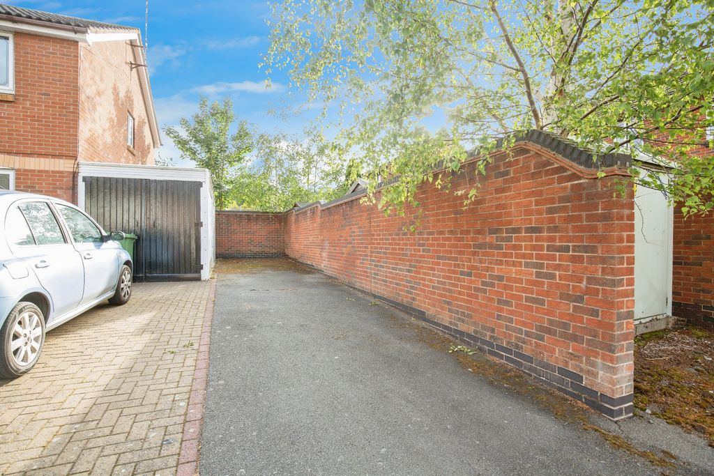 Property photo 3 of 14 Bc56c8E4-Mw-8183