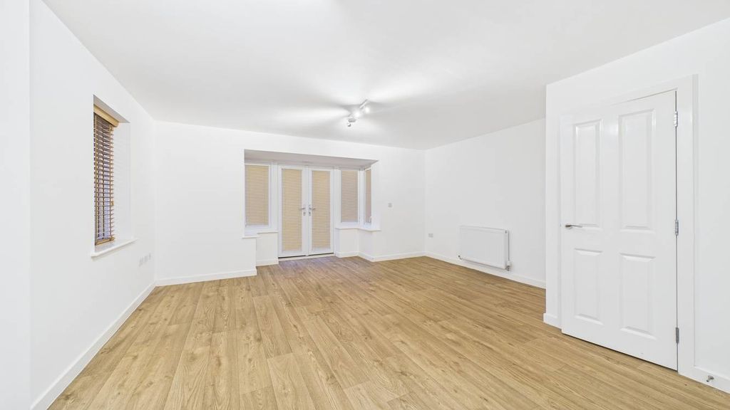 Property photo 3 of 20 4639346