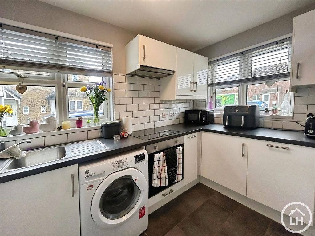 Property photo 2 of 14 Kitchen