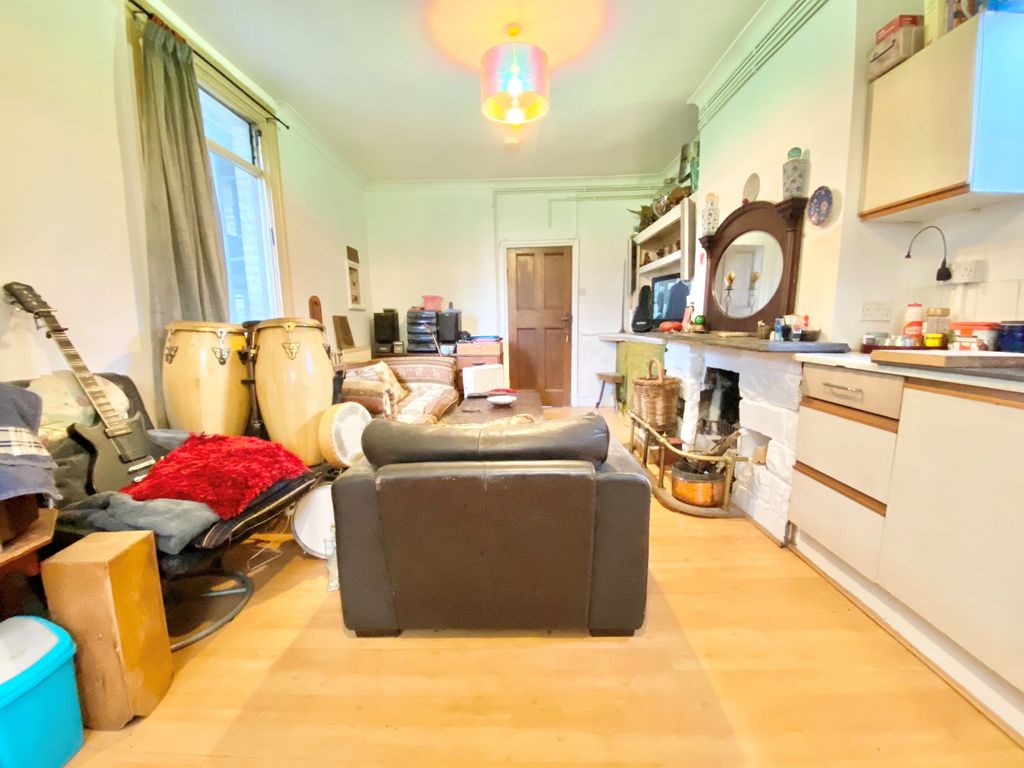 Property photo 3 of 18