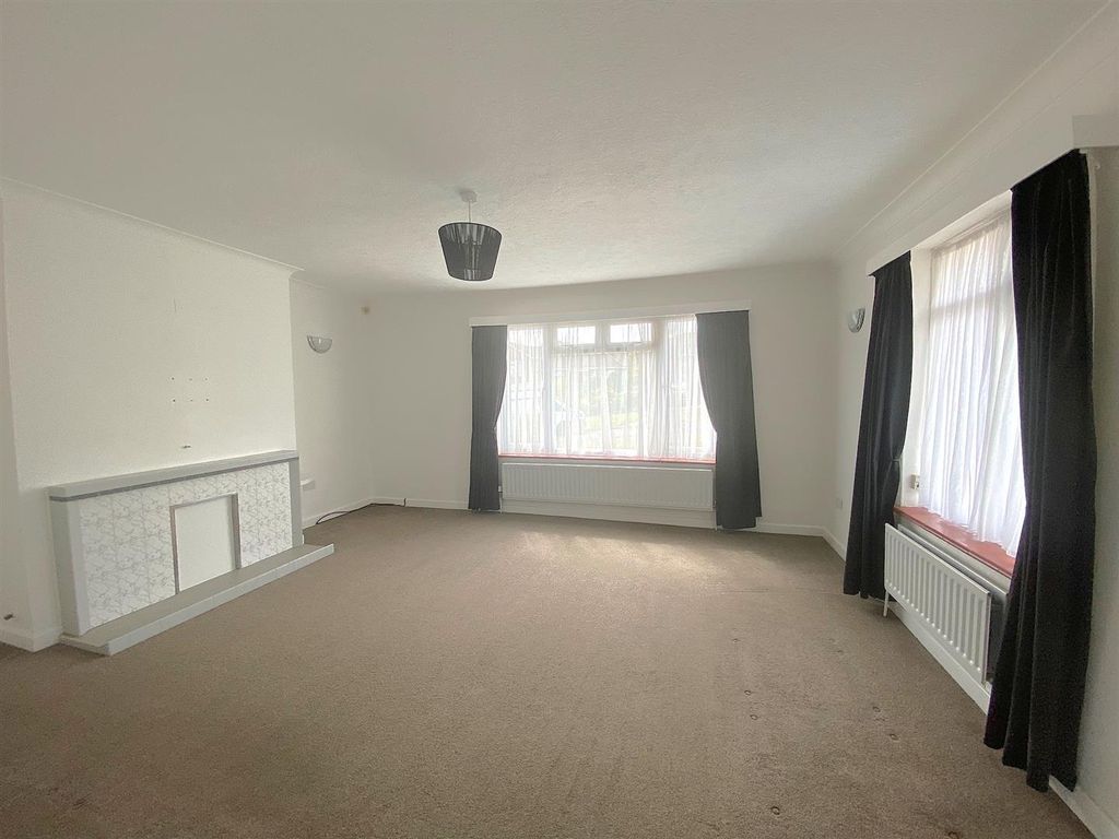 Property photo 3 of 18 6 Blackfields Ave - Lounge2.Jpg