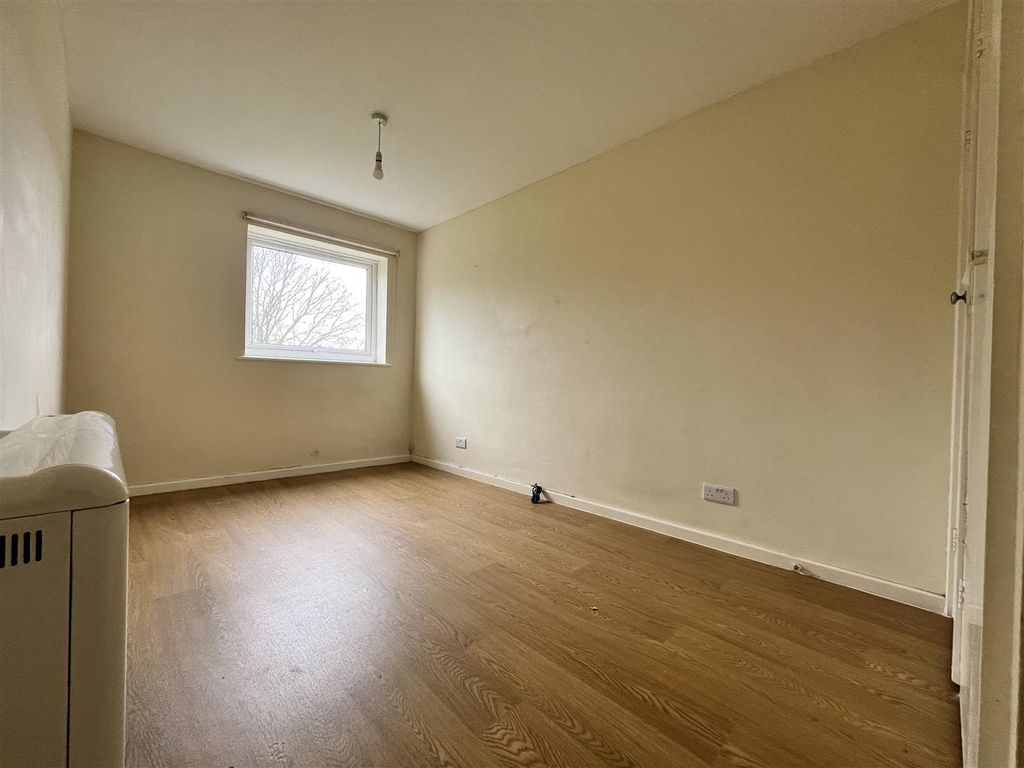 Property photo 3 of 6 Boxgrove Bedroom.Jpeg