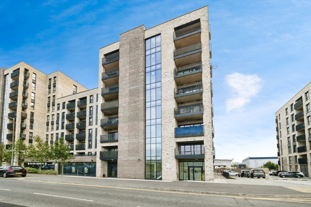 Property photo 1 of 17 Externall