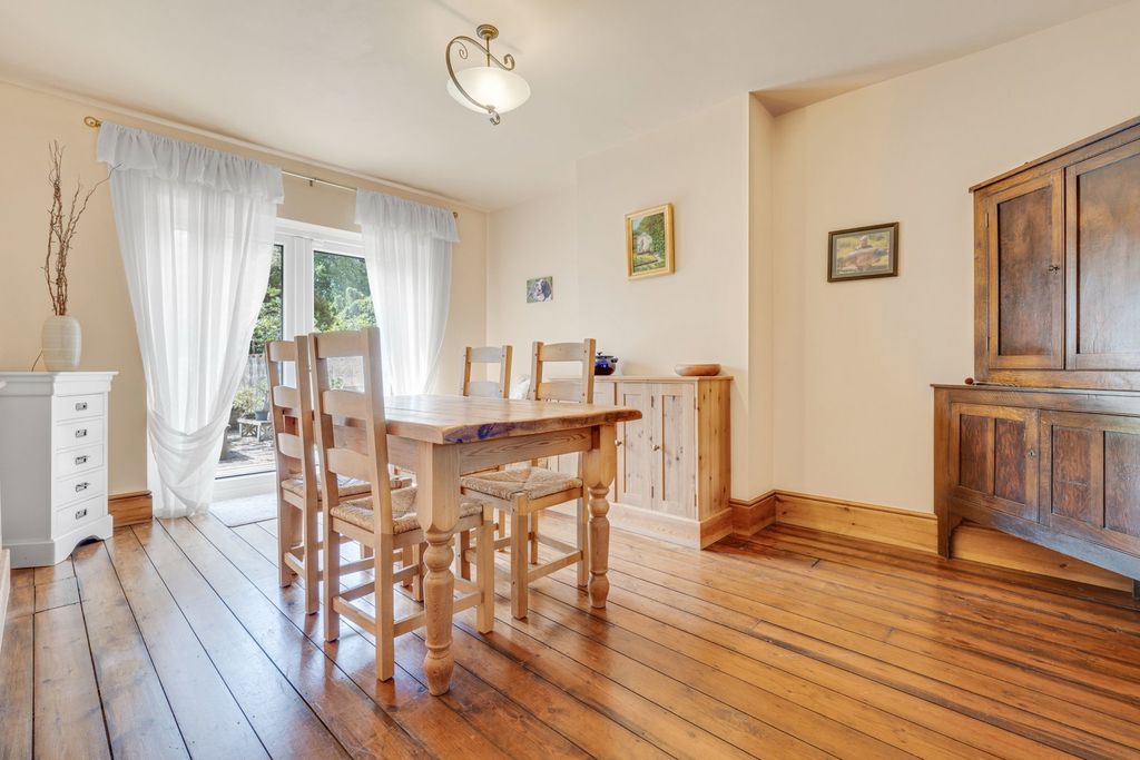 Property photo 3 of 33