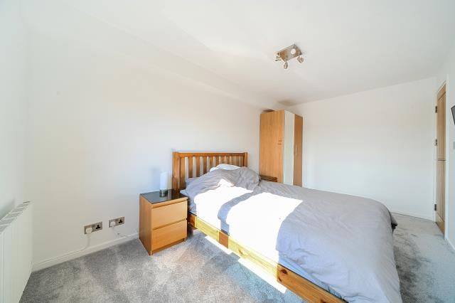 Property photo 3 of 17 Main Bedroom
