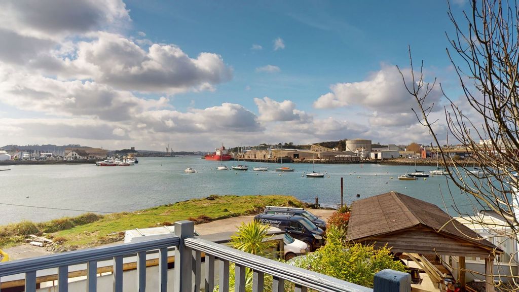 Property photo 2 of 21