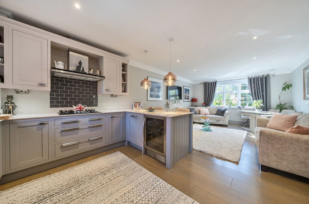 Property photo 3 of 25 1353184-20-68c92B...