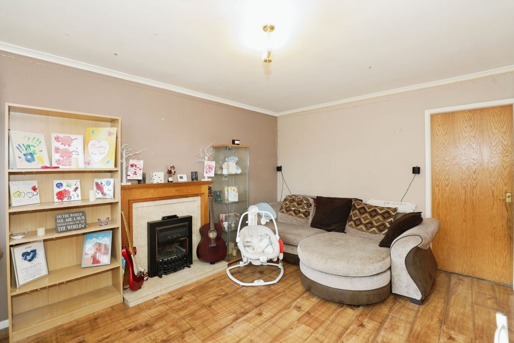 Property photo 2 of 14