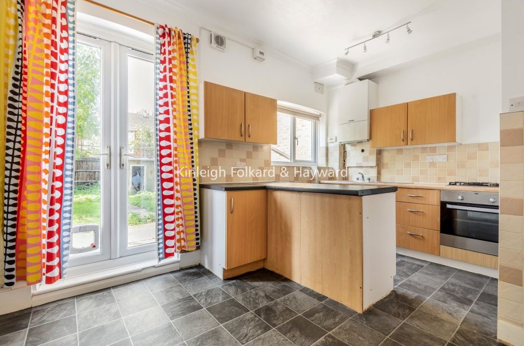 Property photo 1 of 7 Kitchen