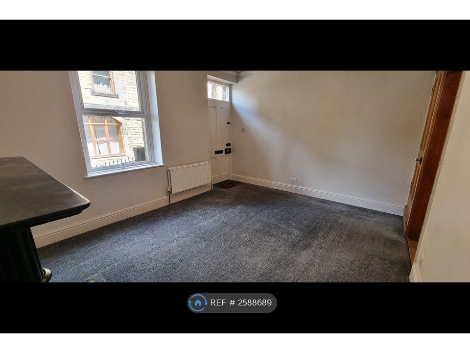 Property photo 3 of 12 Living Room