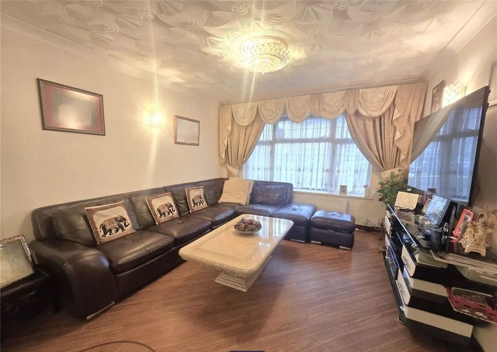Additional image 5 of 5 bed semi-detached house for saleGledwood Gardens, Hayes UB4