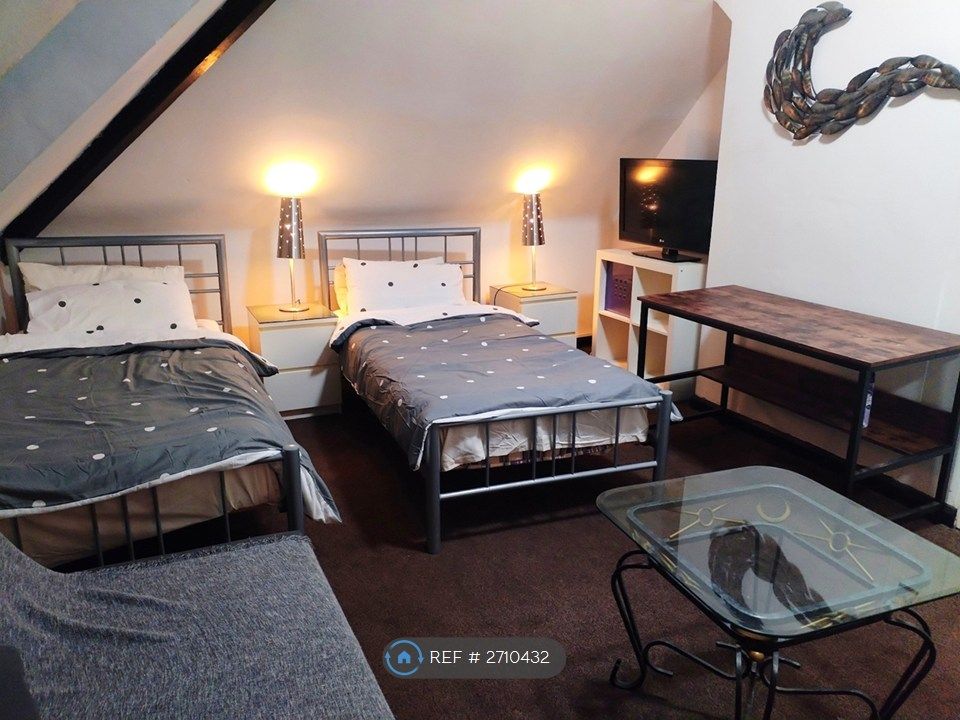 Property photo 1 of 6 Twin Double Ensuite £560 Single £635 For Couple