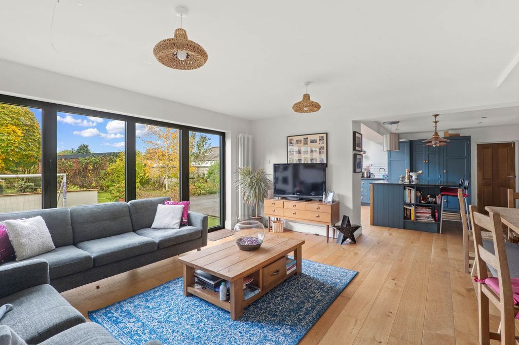 Property photo 3 of 25