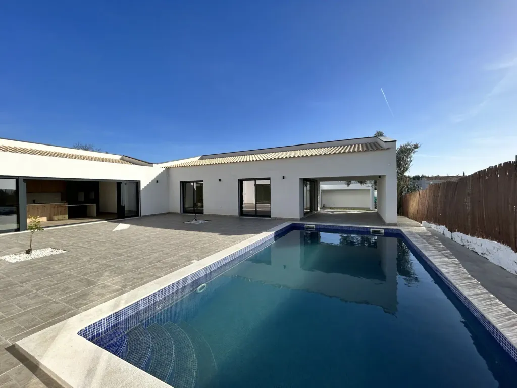 Property photo 1 of 33