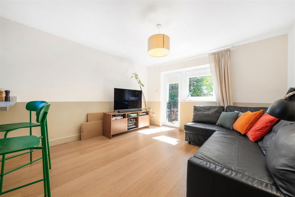 Property photo 3 of 11