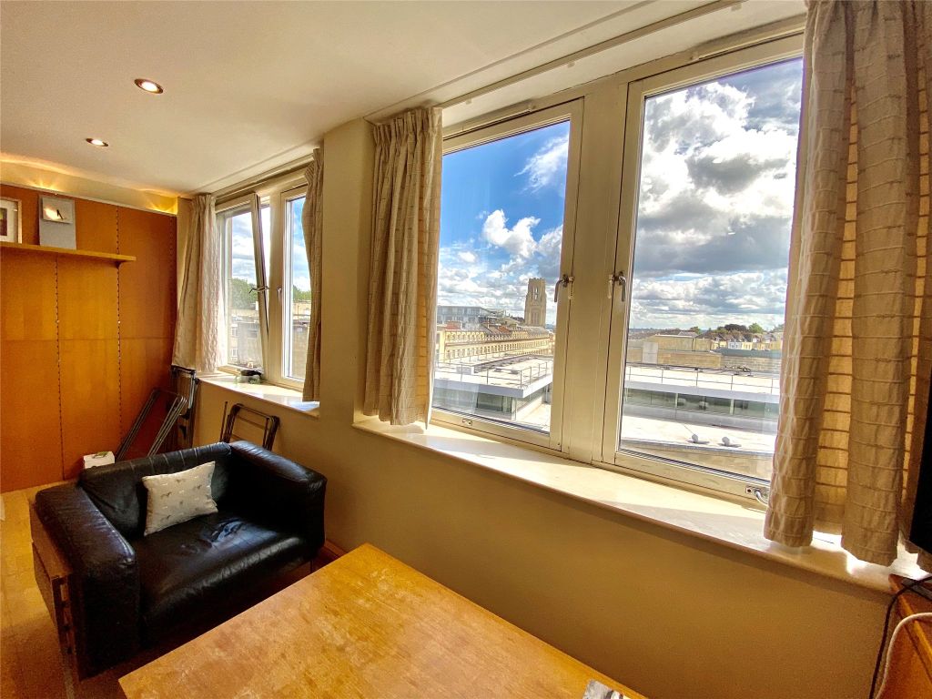 Property photo 3 of 17 Lounge/Diner