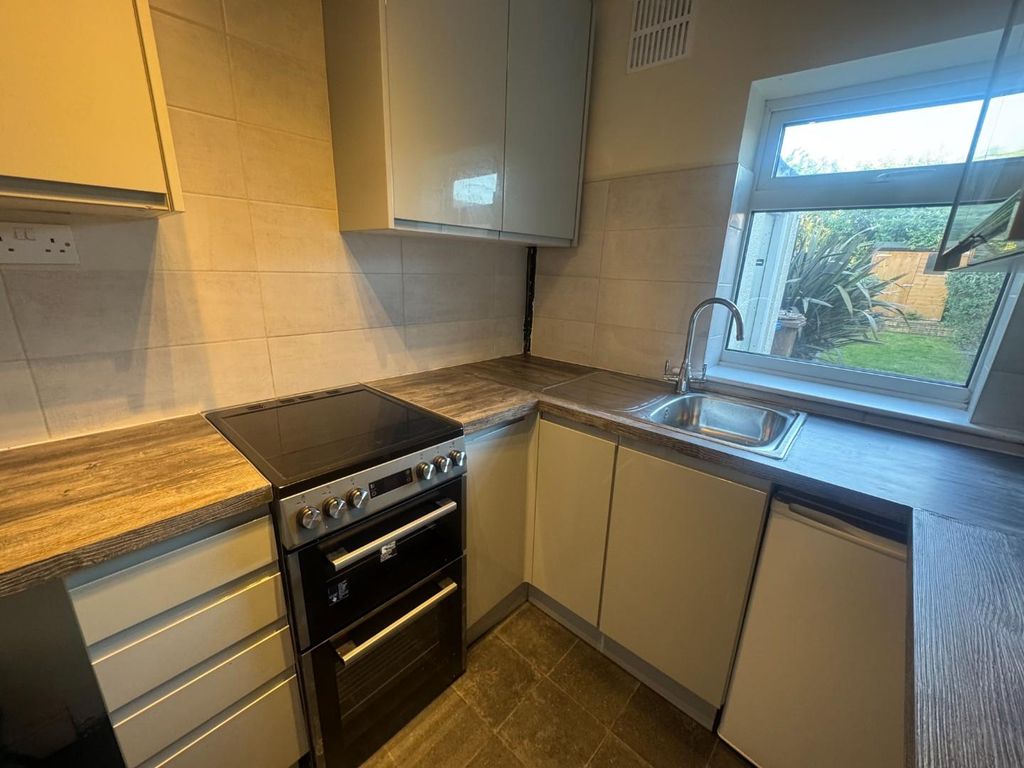 Property photo 2 of 12 Kitchen Alt.Jpg
