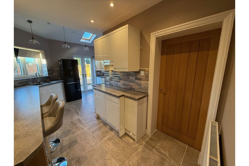 Property photo 2 of 48 Kitchen