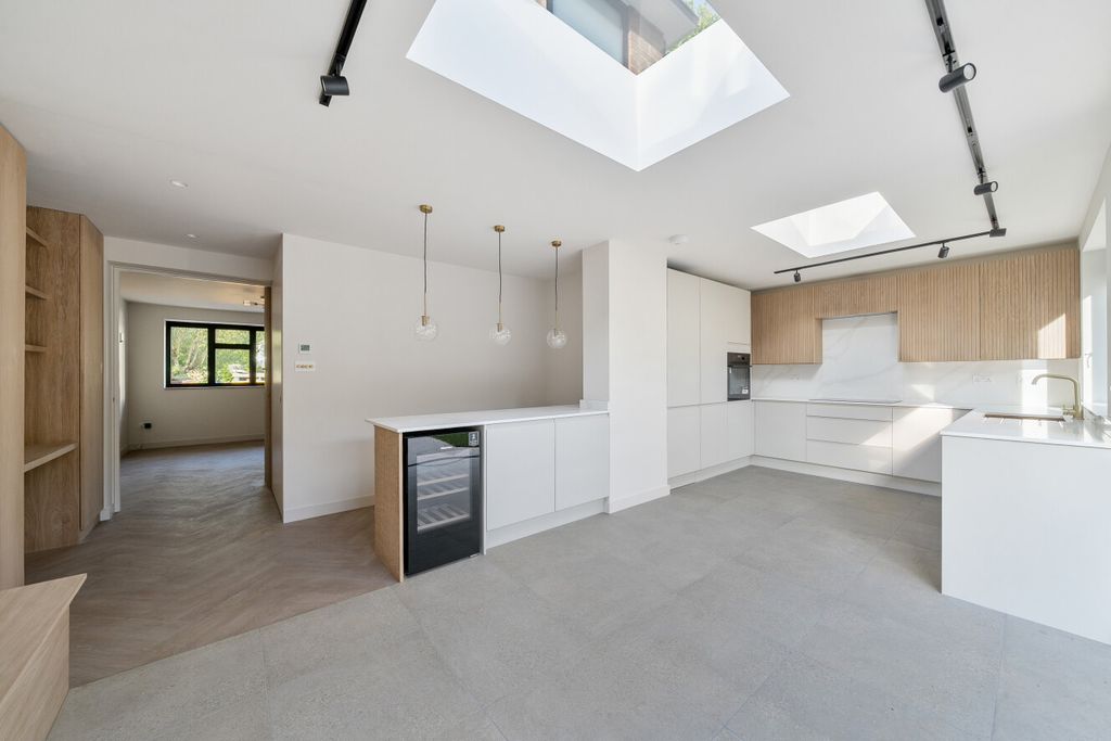Property photo 3 of 17 1448309-18-69E904...