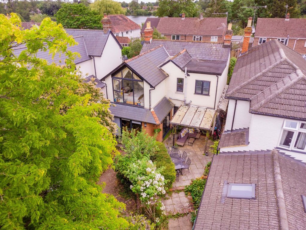 Property photo 2 of 31