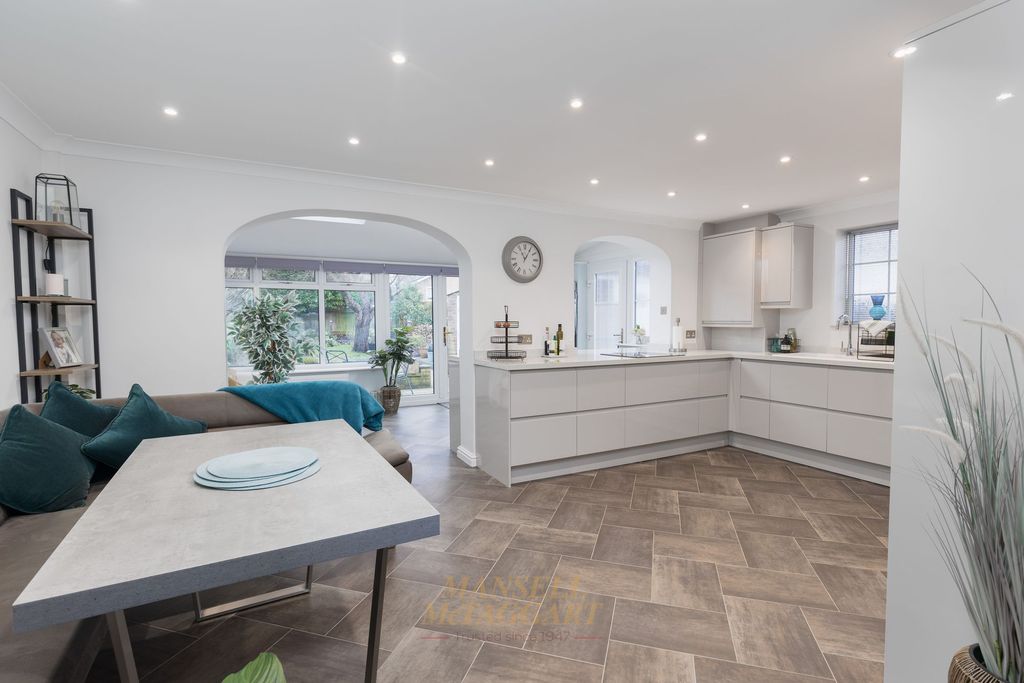 Property photo 2 of 32