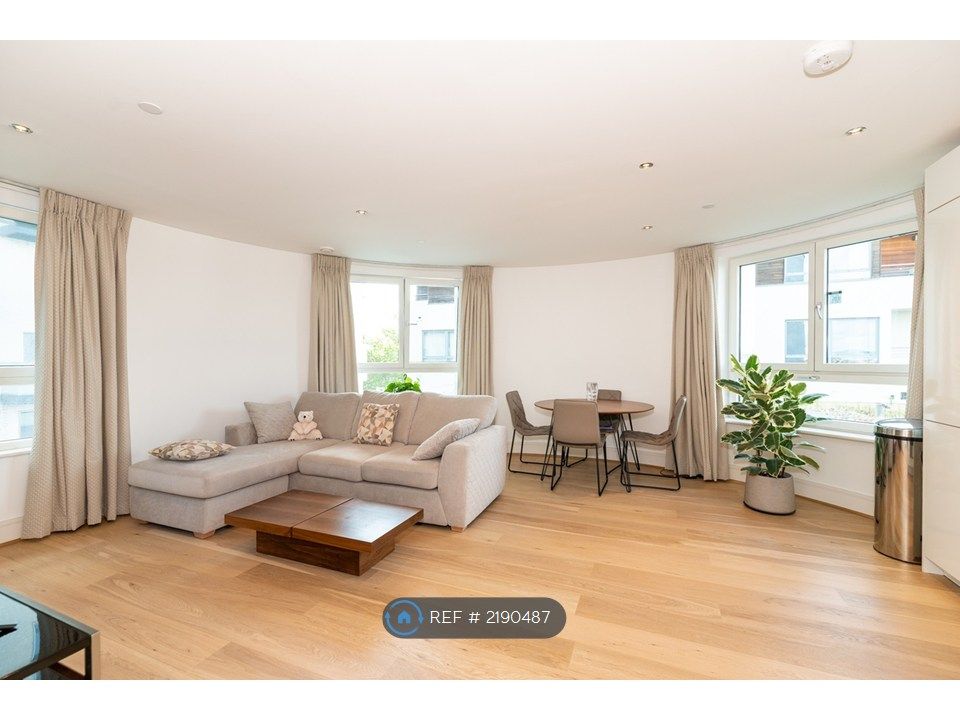 Property photo 1 of 17 Living Room